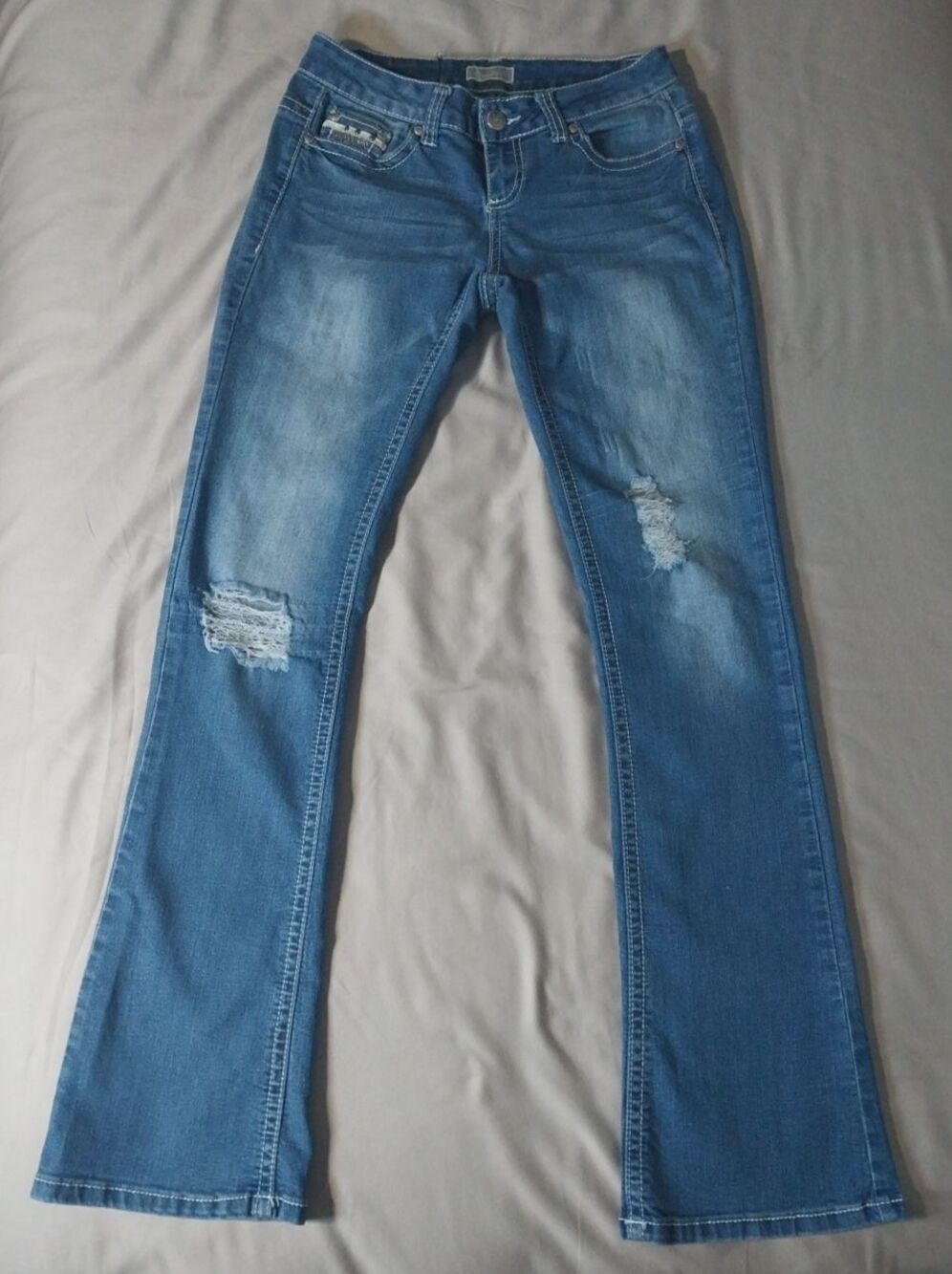 Soundgirl Jeans Women’s Distressed size 5 Embellished pocket Fleur De Lis design